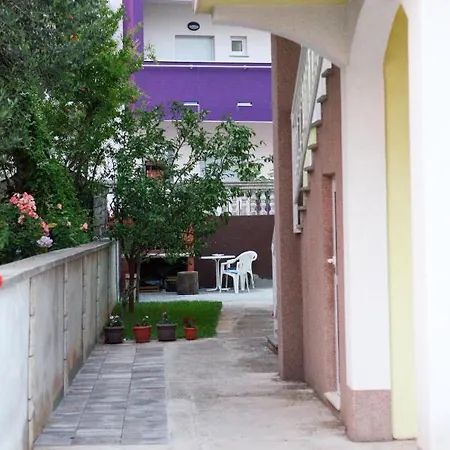 Ana Lovetovo * Vodice